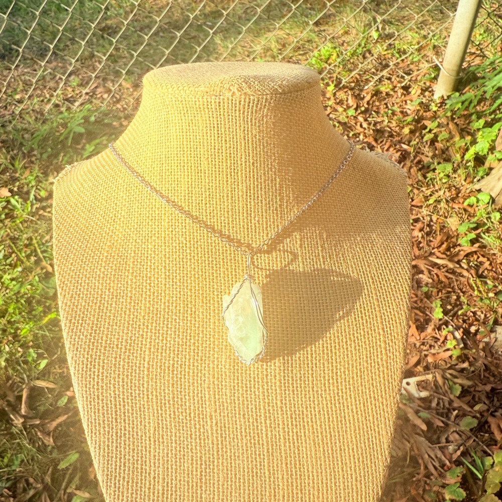 Green phantom fuchite  Quartz crystal necklace - Picture 4 of 5